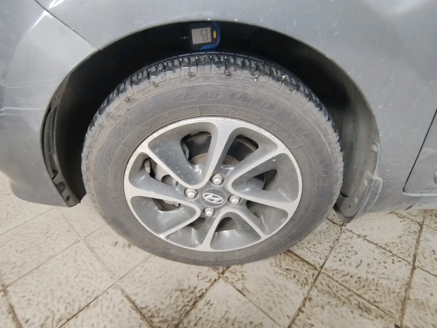 2017 Hyundai Grand i10 ASTA 1.2 KAPPA VTVT, CNG, Manual, 45,893 km, tyre