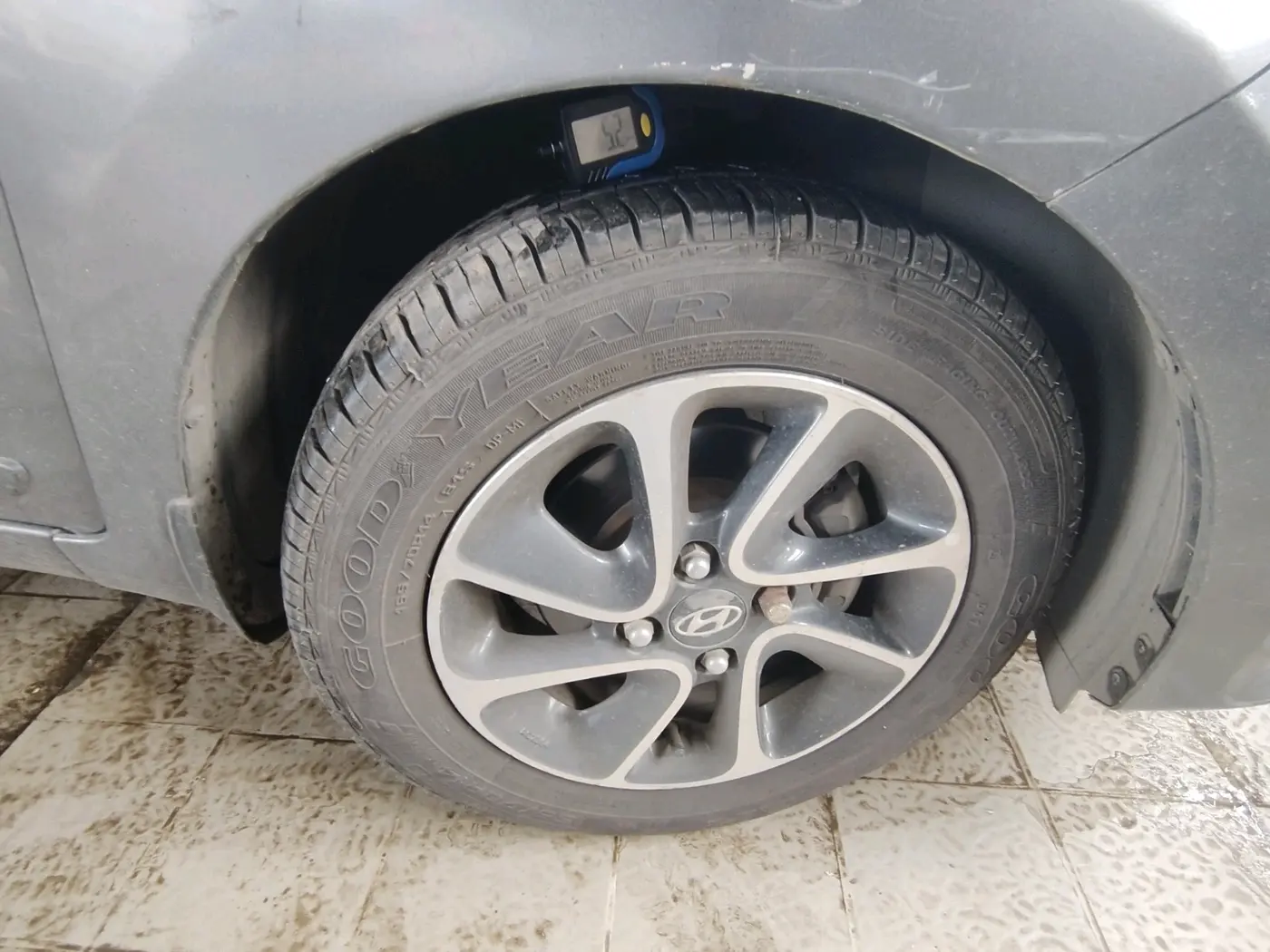 2017 Hyundai Grand i10 ASTA 1.2 KAPPA VTVT, CNG, Manual, 45,893 km, tyre