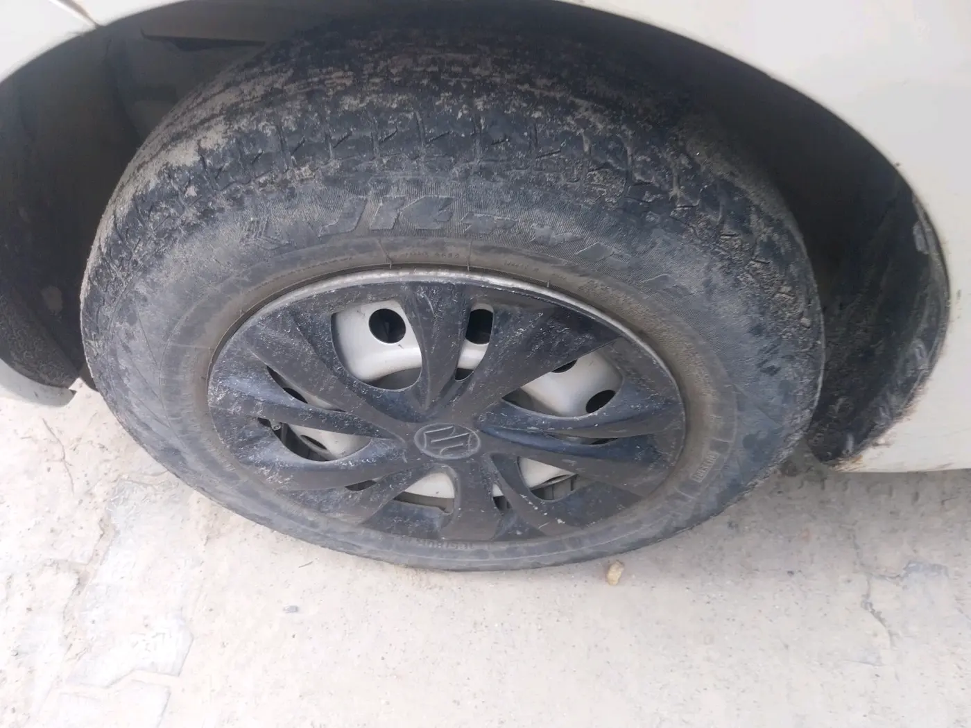 2021 Maruti Swift LXI, Petrol, Manual, 65,000 km, tyre