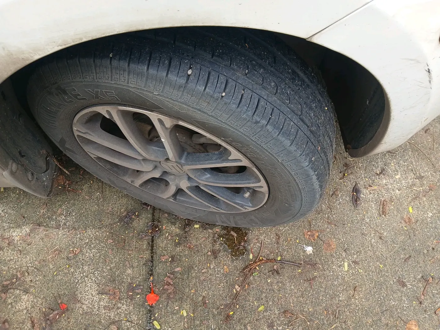2019 Maruti Swift VXI AMT, Petrol, Automatic, 30,982 km, tyre