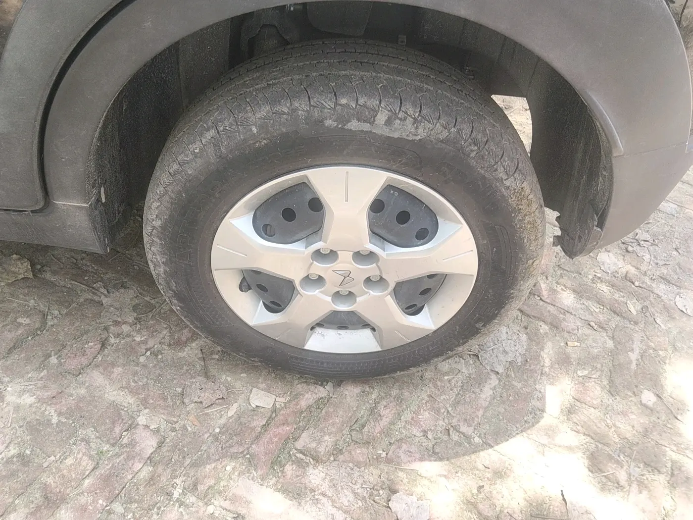 2026 Mahindra XUV 3XO REVX M (O)1.2 Petrol, Petrol, Manual, 10,133 km, tyre