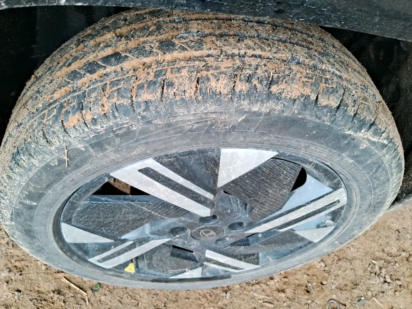 2026 Tata Sierra Accomplished Plus 1.5 Turbo Hyperion AT, Petrol, Automatic, 3,747 km, tyre