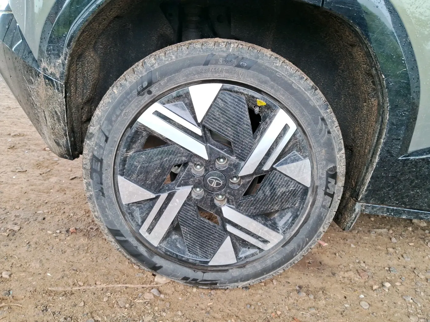 2026 Tata Sierra Accomplished Plus 1.5 Turbo Hyperion AT, Petrol, Automatic, 3,747 km, tyre