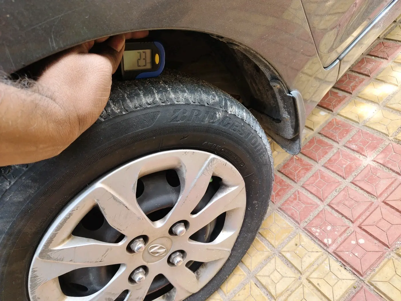 2015 Hyundai Eon MAGNA +, Petrol, Manual, 97,504 km, tyre