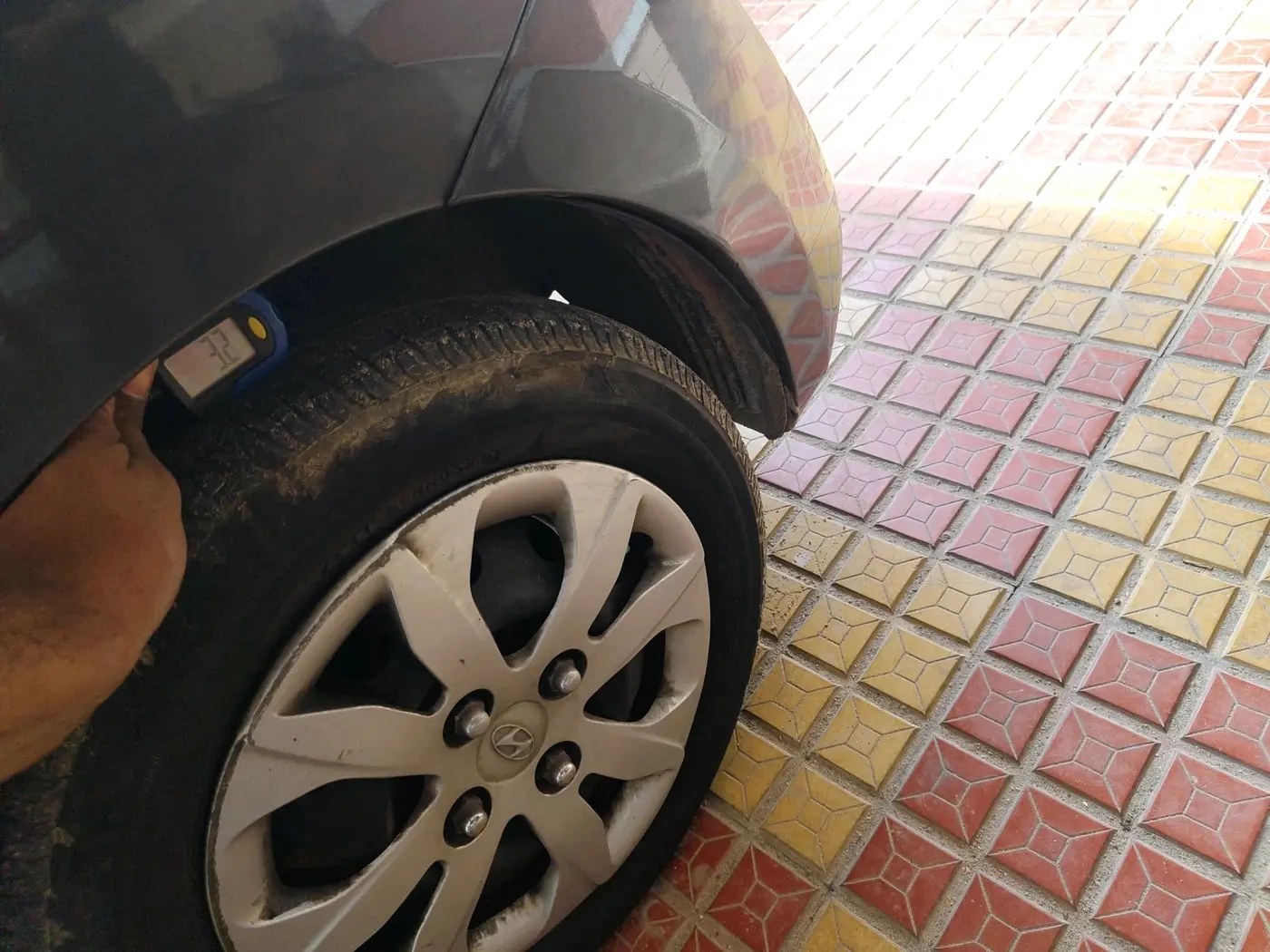 2015 Hyundai Eon MAGNA +, Petrol, Manual, 97,504 km, tyre