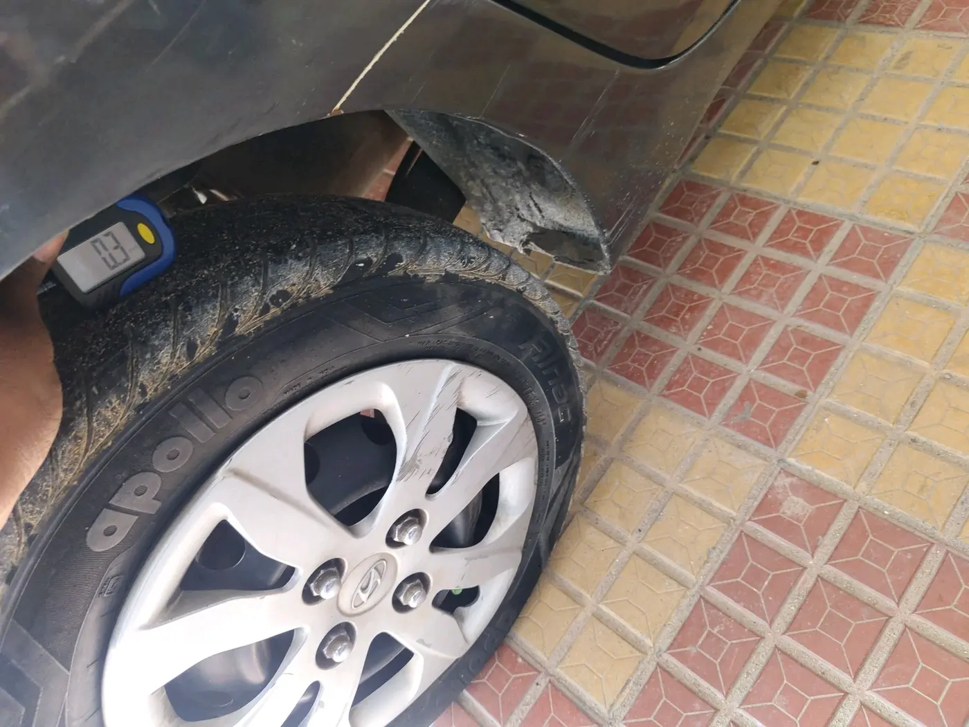 2015 Hyundai Eon MAGNA +, Petrol, Manual, 97,504 km, tyre