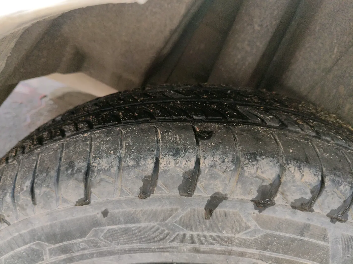 2019 Maruti Dzire VDI, Diesel, Manual, 73,409 km, tyre