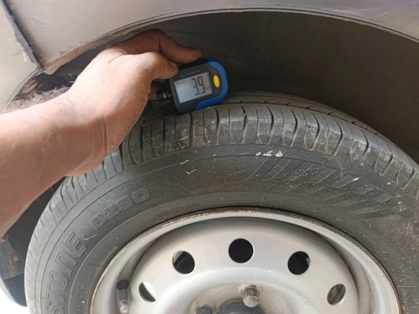 2012 Maruti Wagon R 1.0 LXI CNG, CNG, Manual, 2,12,060 km, tyre