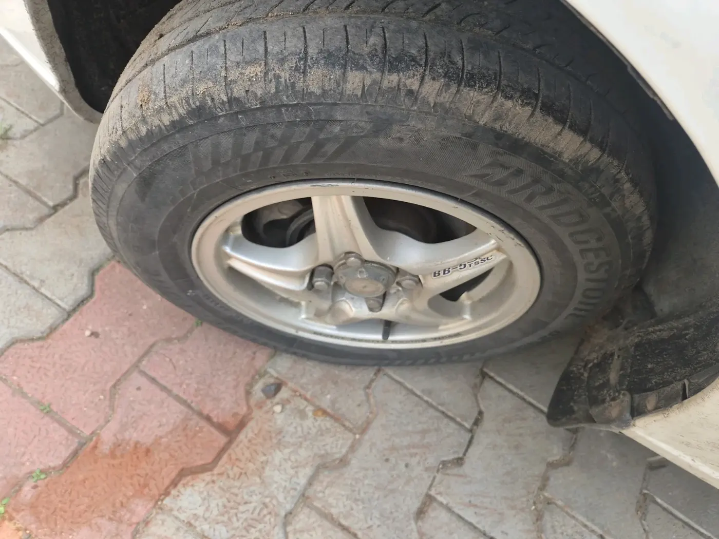2011 Hyundai Accent GLE, Petrol, Manual, 1,00,319 km, tyre