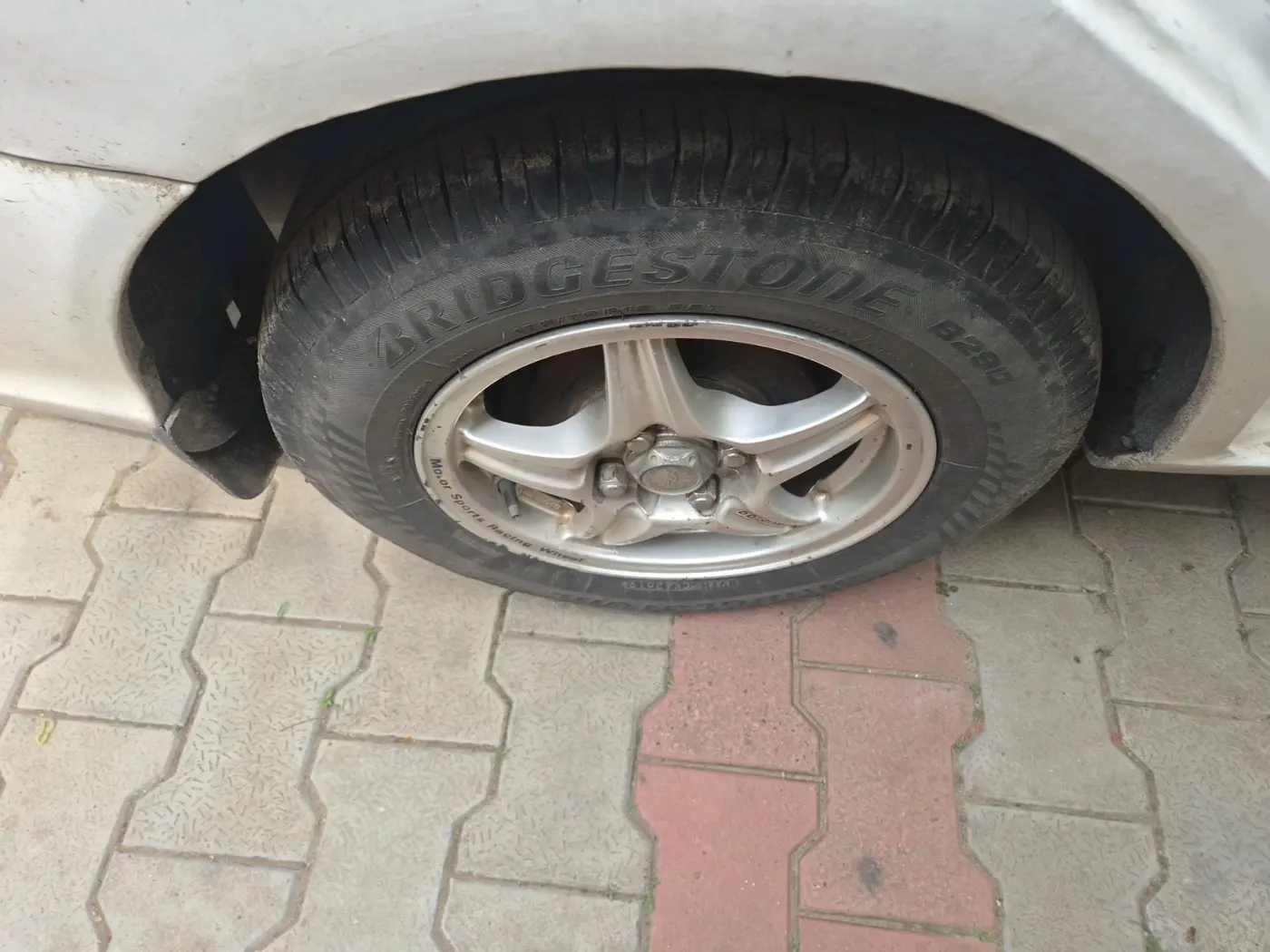 2011 Hyundai Accent GLE, Petrol, Manual, 1,00,319 km, tyre