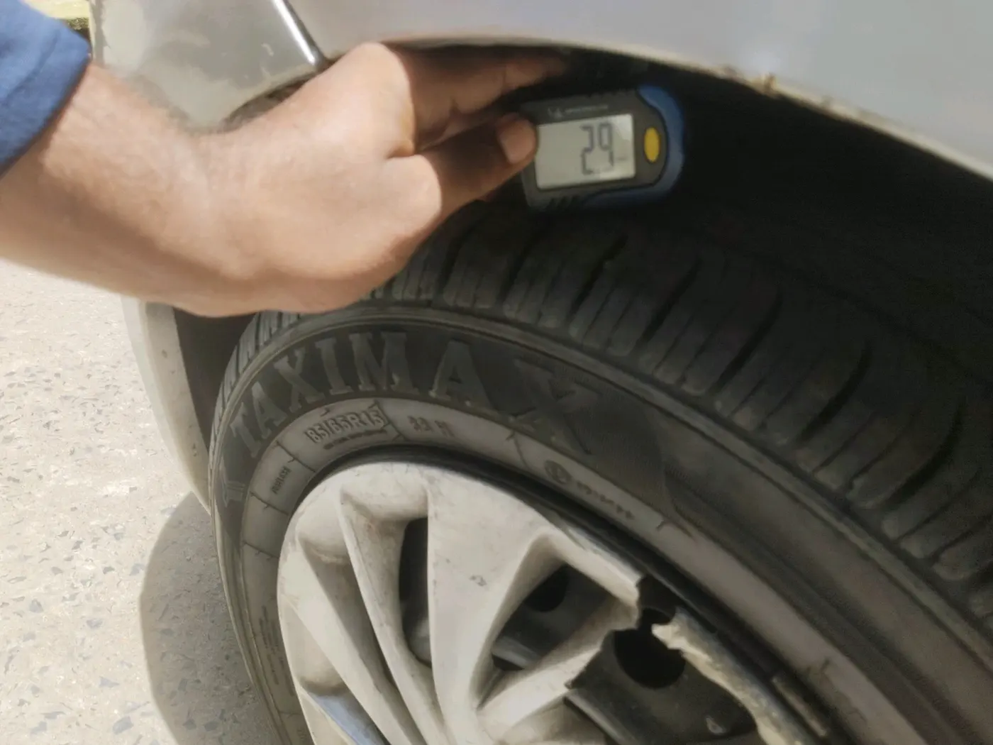 2013 Maruti Ertiga VXI, Petrol, Manual, 1,04,120 km, tyre