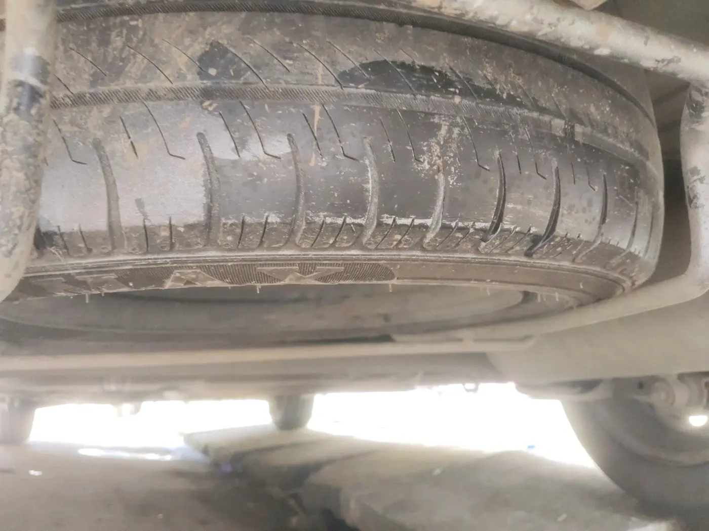 2013 Maruti Ertiga VXI, Petrol, Manual, 1,04,120 km, tyre