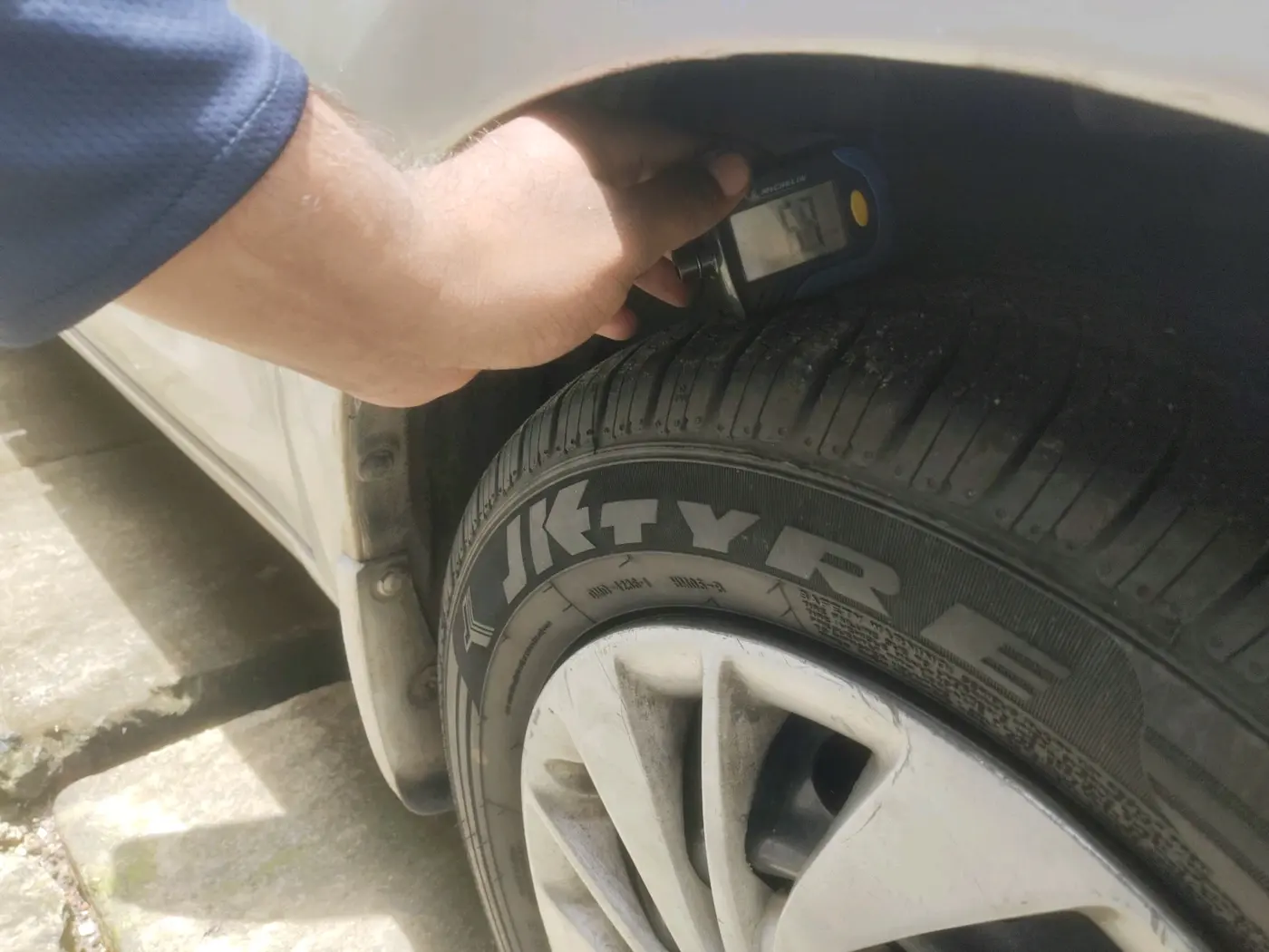 2013 Maruti Ertiga VXI, Petrol, Manual, 1,04,120 km, tyre