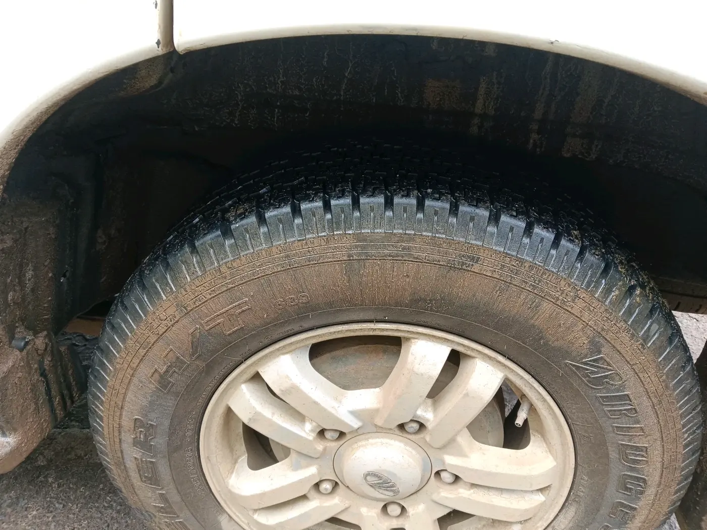 2014 Mahindra Scorpio VLX 2WD BS-III, Diesel, Manual, 1,99,396 km, tyre
