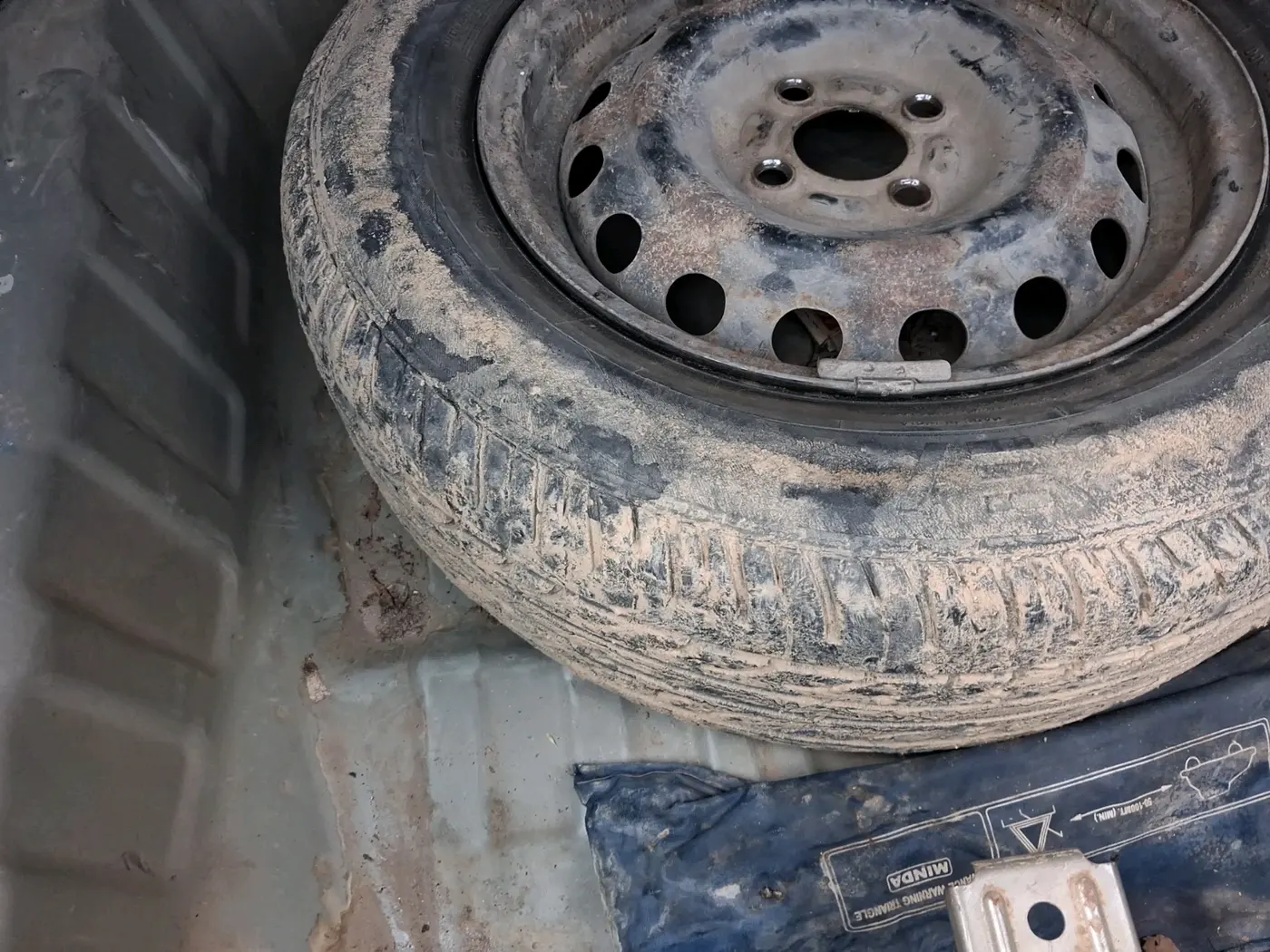 2012 Nissan Sunny XL, Petrol, Manual, 5,00,000 km, tyre
