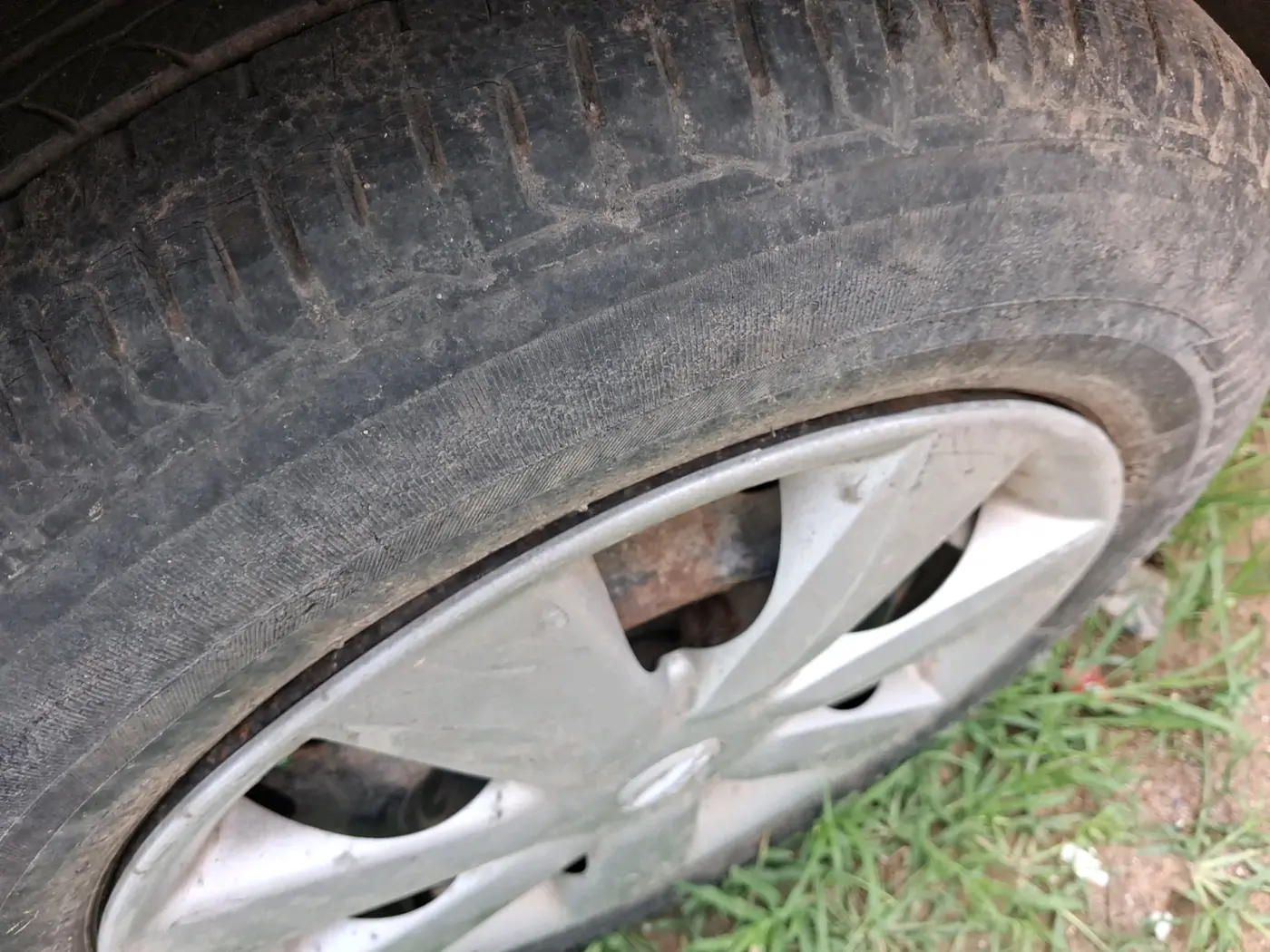 2012 Nissan Sunny XL, Petrol, Manual, 5,00,000 km, tyre