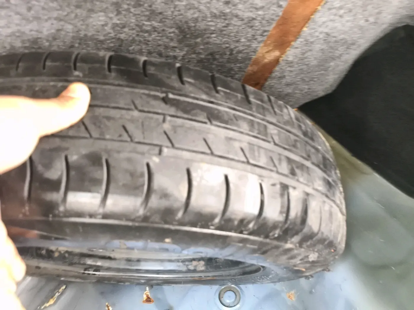 2019 Maruti Dzire VXI, Petrol, Manual, 84,047 km, tyre
