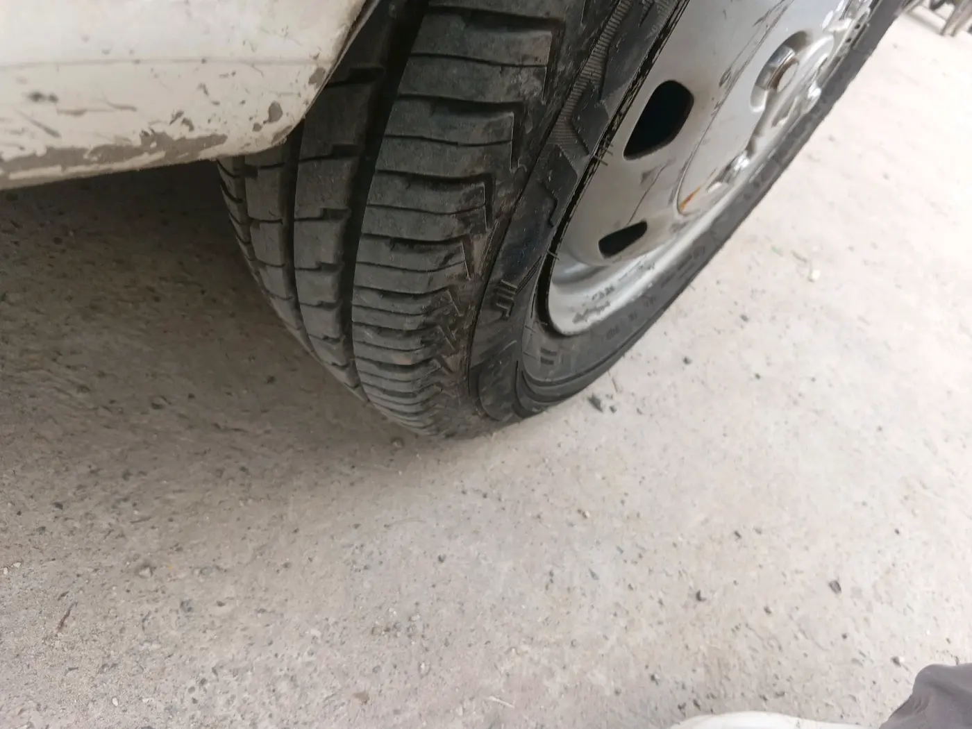 2012 Hyundai Santro Xing GL PLUS, CNG, Manual, 1,03,389 km, tyre
