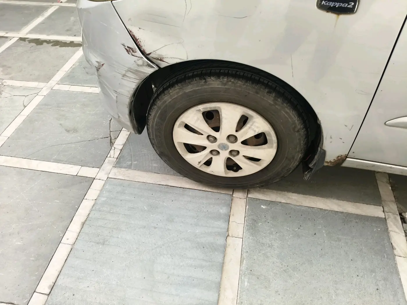 2013 Hyundai i10 SPORTZ 1.2 AT, Petrol, Automatic, 80,000 km, tyre