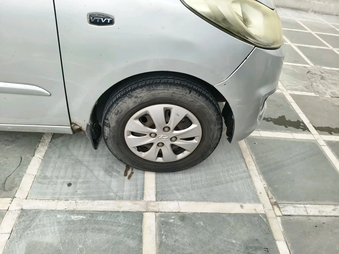 2013 Hyundai i10 SPORTZ 1.2 AT, Petrol, Automatic, 80,000 km, tyre
