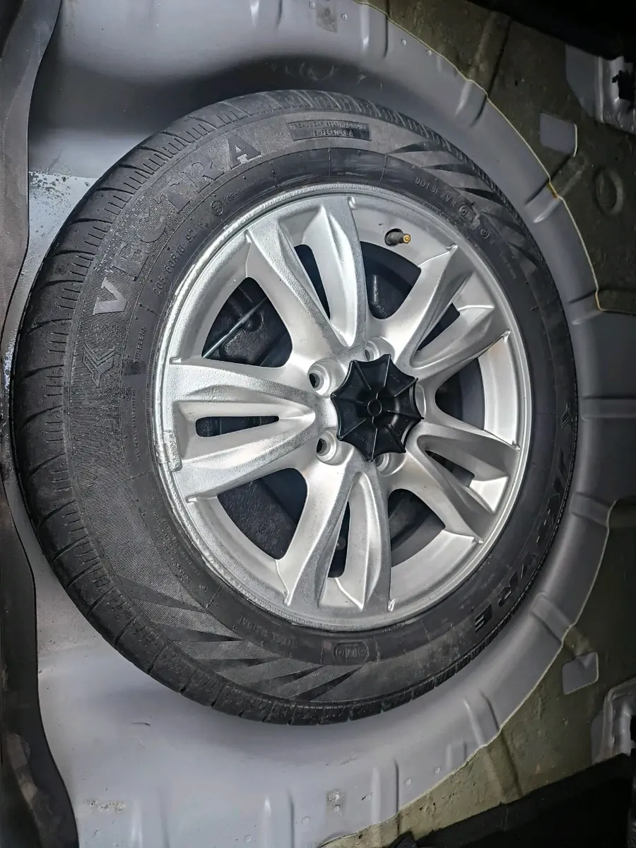2016 Chevrolet Cruze LTZ, Diesel, Manual, 49,378 km, tyre