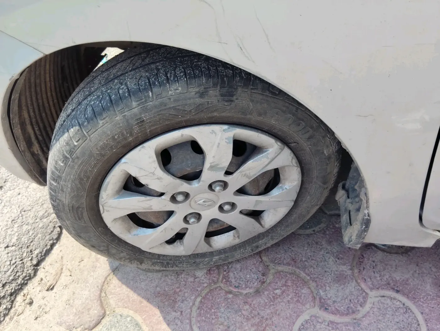 2017 Hyundai Eon MAGNA +, Petrol, Manual, 65,206 km, tyre