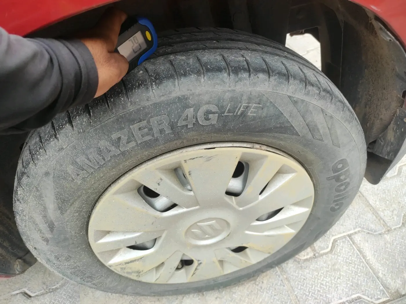 2011 Maruti Swift LXI, Petrol, Manual, 1,03,405 km, tyre