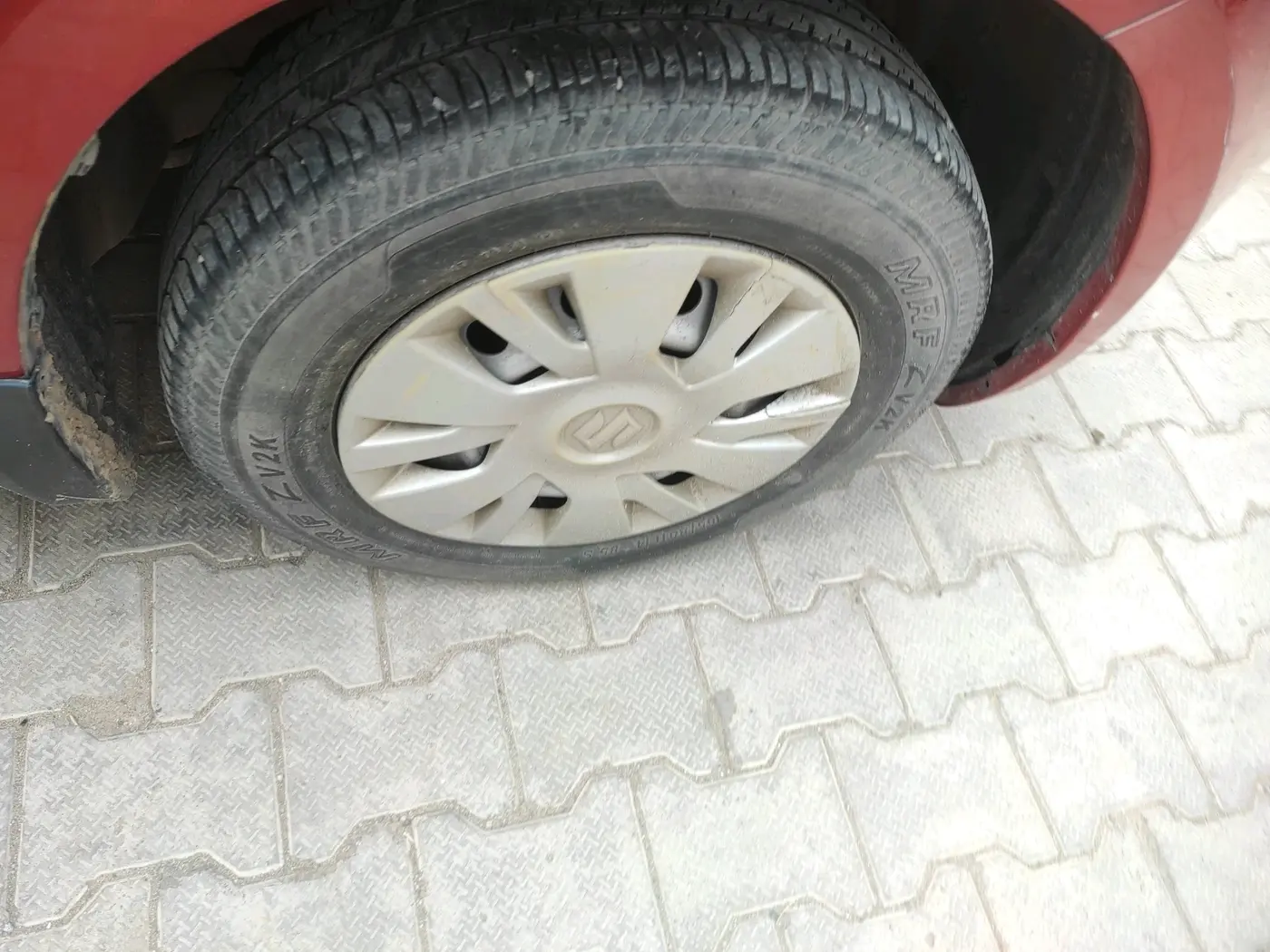 2011 Maruti Swift LXI, Petrol, Manual, 1,03,405 km, tyre