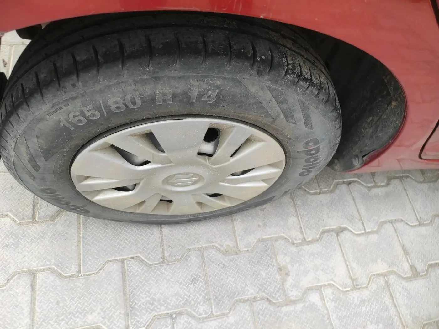 2011 Maruti Swift LXI, Petrol, Manual, 1,03,405 km, tyre