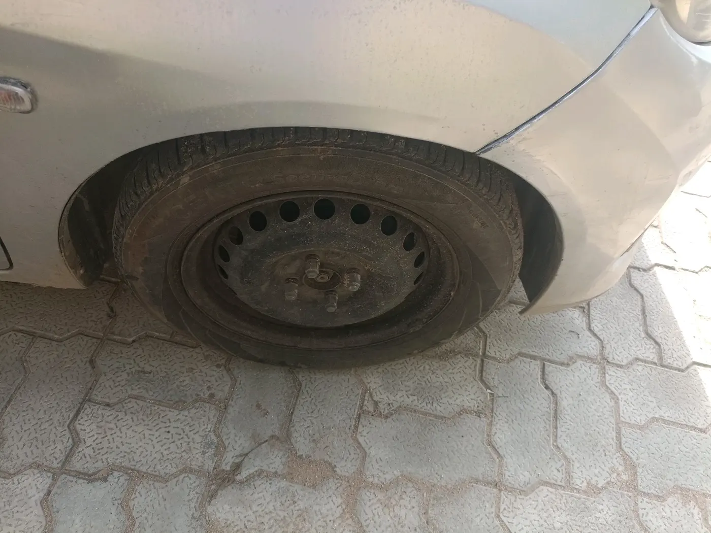 2014 Honda Mobilio 1.5L I-DTEC S, Diesel, Manual, 1,71,399 km, tyre