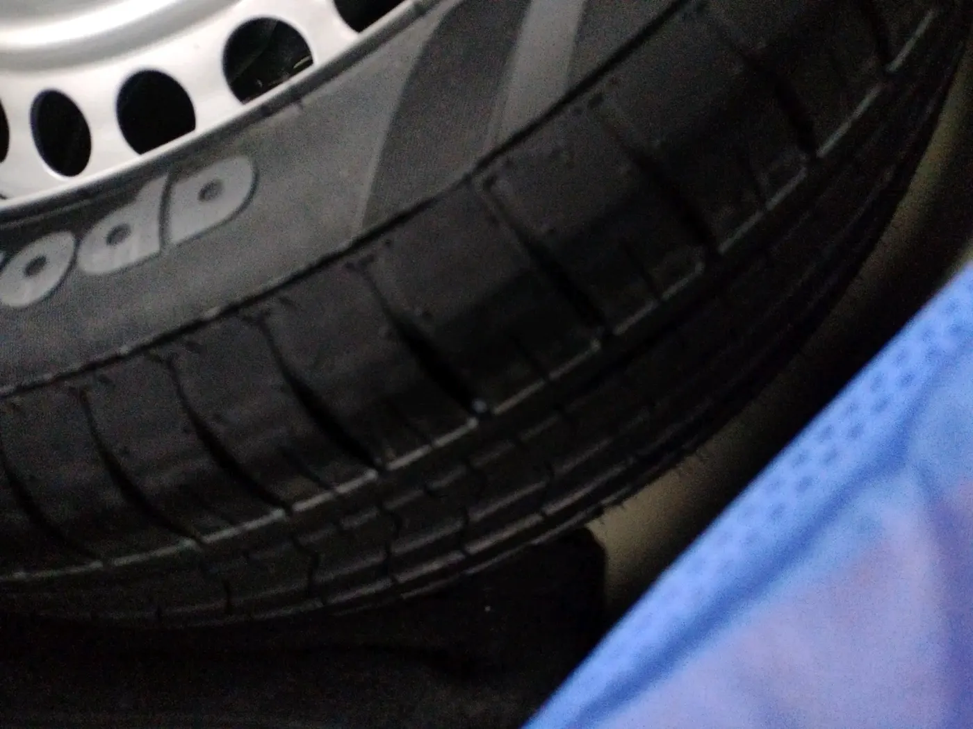 2025 Maruti Baleno SIGMA PETROL 1.2, Petrol, Manual, 2,598 km, tyre
