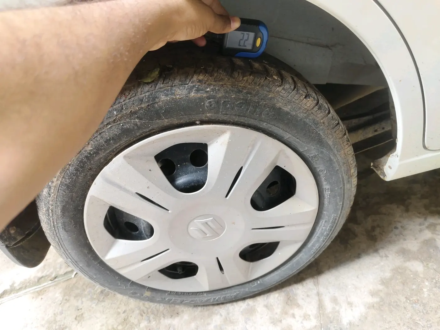 2015 Maruti Wagon R 1.0 VXI, Petrol, Manual, 52,758 km, tyre