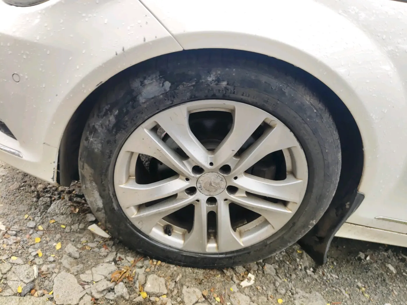 2013 Mercedes Benz C Class 200 CGI AVANTGARDE, Petrol, Automatic, 1,14,493 km, tyre