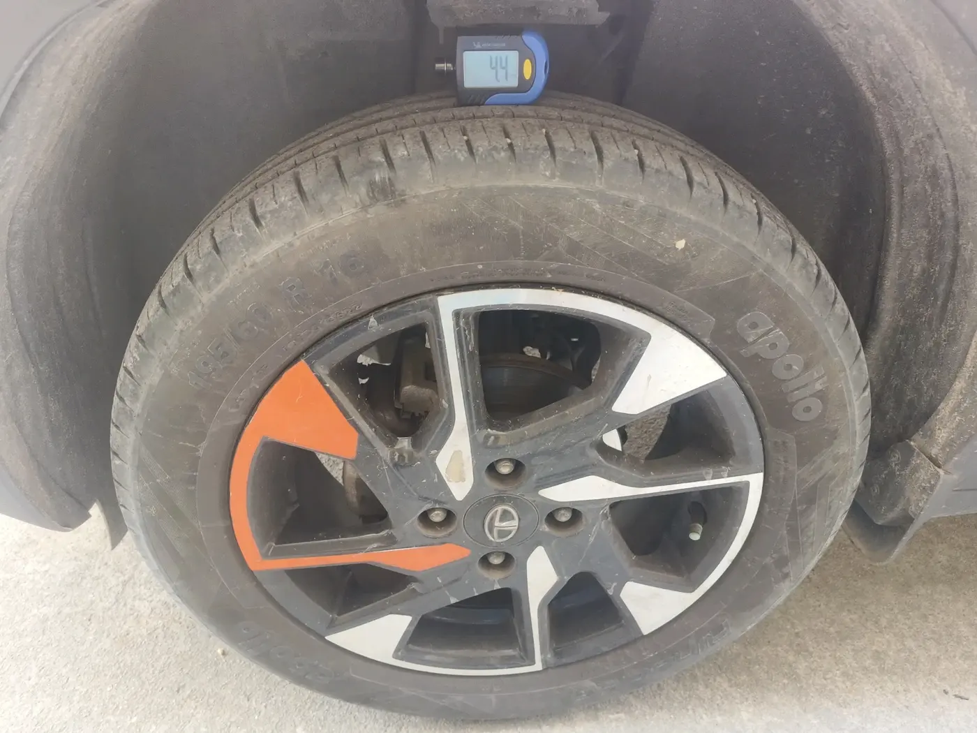 2022 Tata PUNCH CREATIVE  MT, Petrol, Manual, 52,861 km, tyre