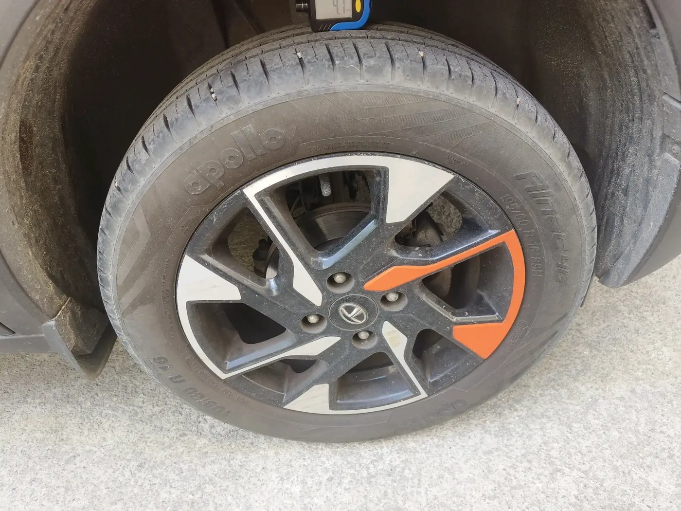 2022 Tata PUNCH CREATIVE  MT, Petrol, Manual, 52,861 km, tyre