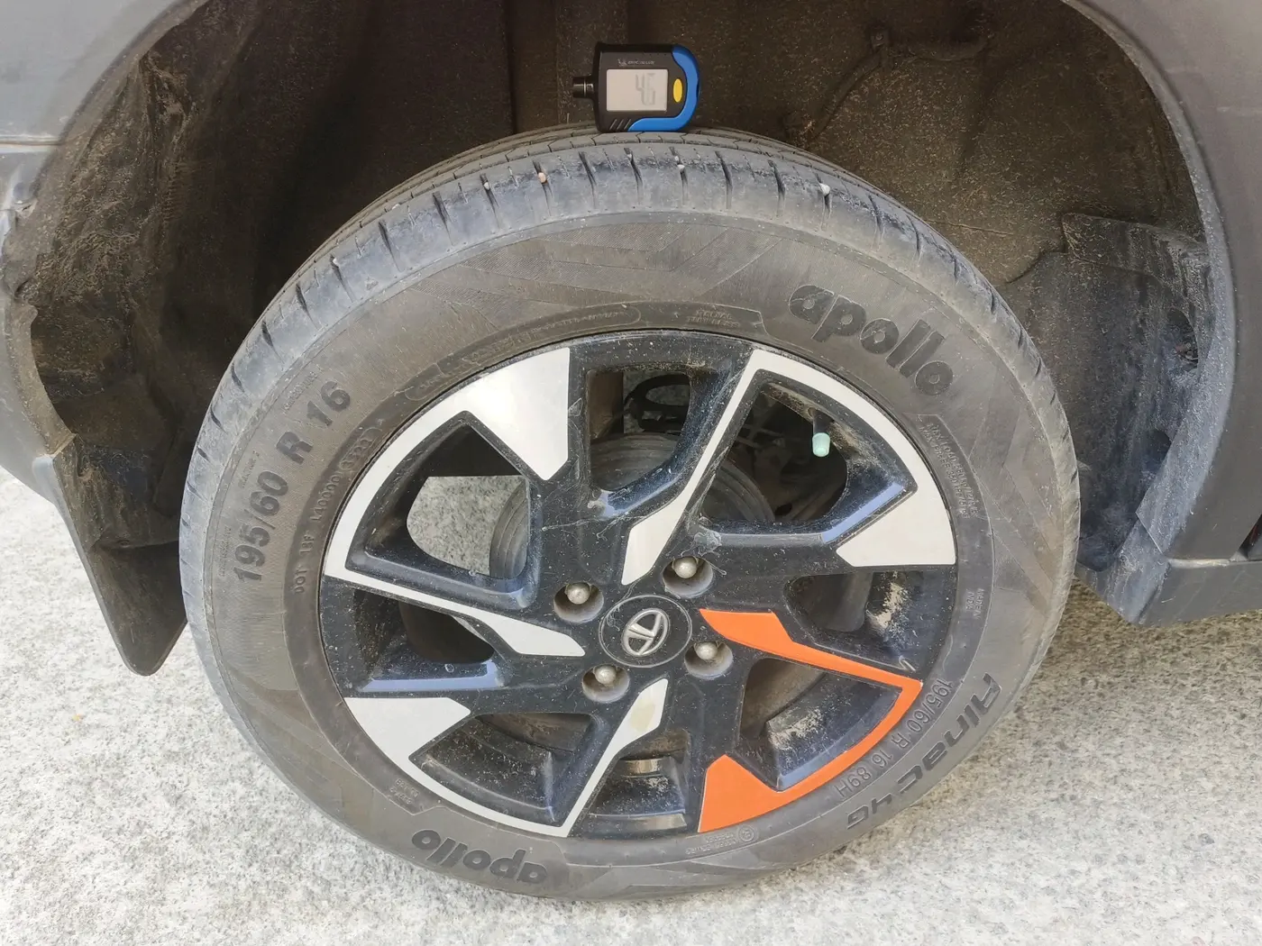 2022 Tata PUNCH CREATIVE  MT, Petrol, Manual, 52,861 km, tyre