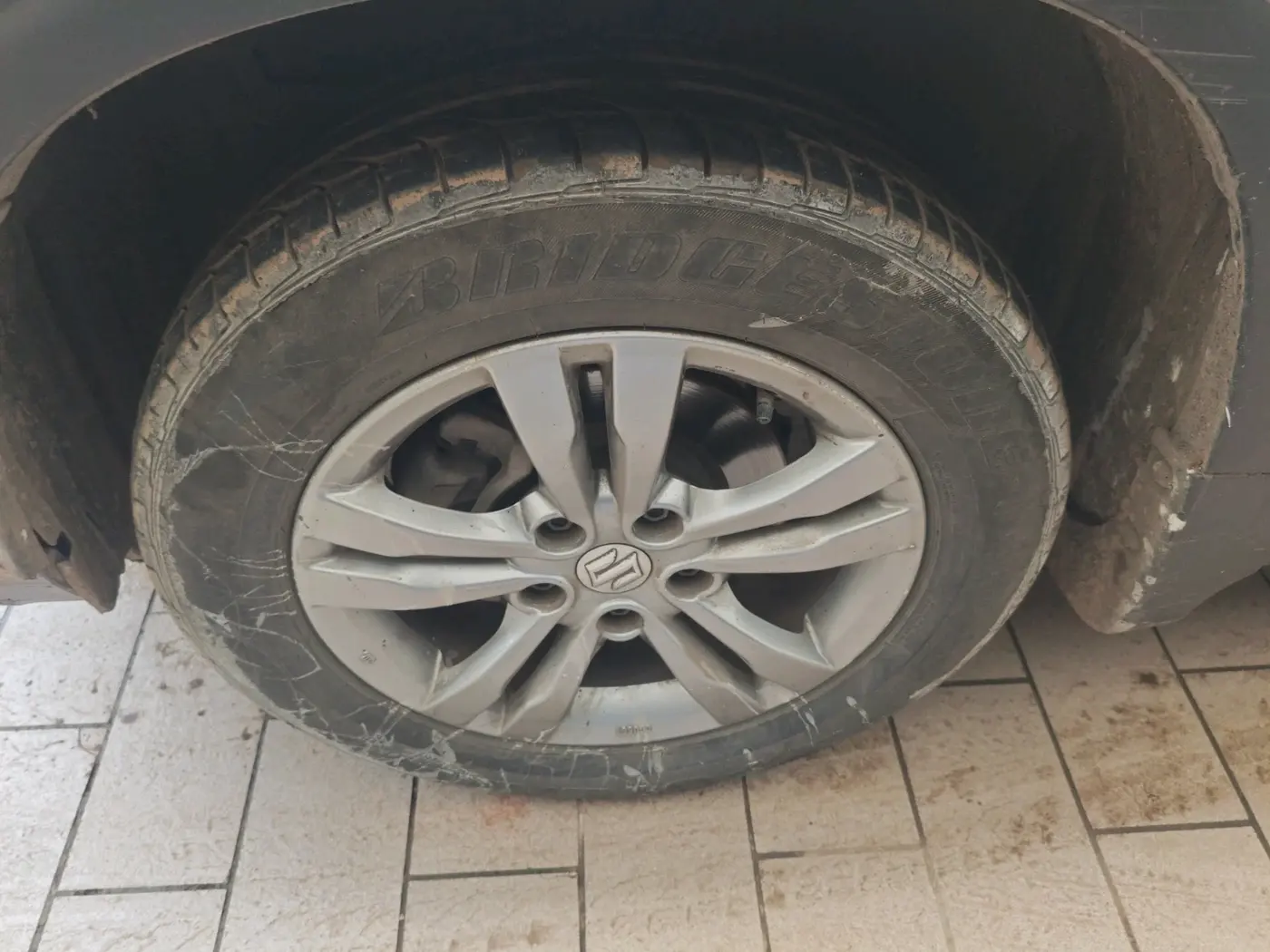 2016 Maruti Vitara Brezza VDI, Diesel, Manual, 1,36,986 km, tyre