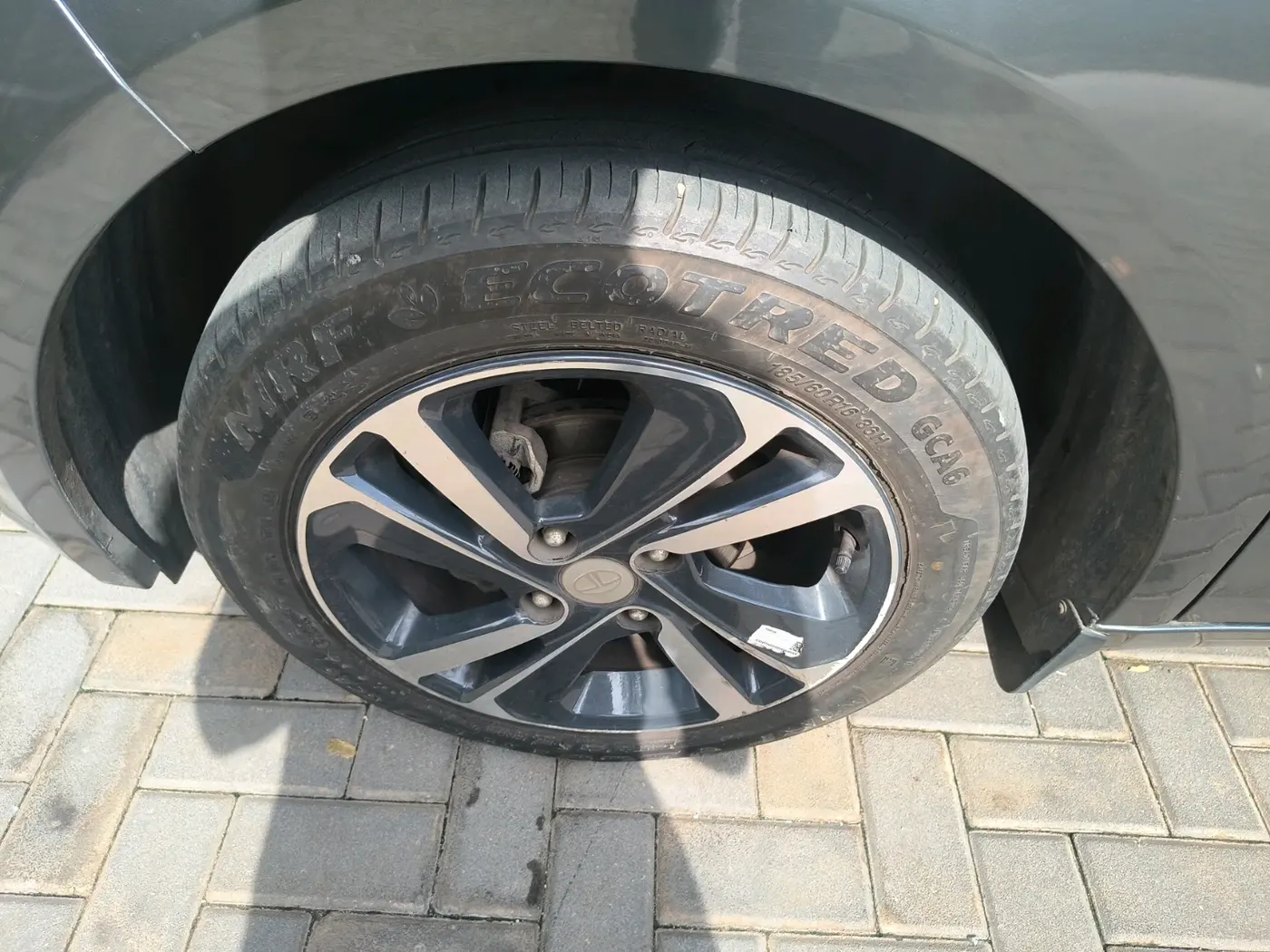 2024 Tata ALTROZ XZ PETROL, Petrol, Manual, 8,798 km, tyre