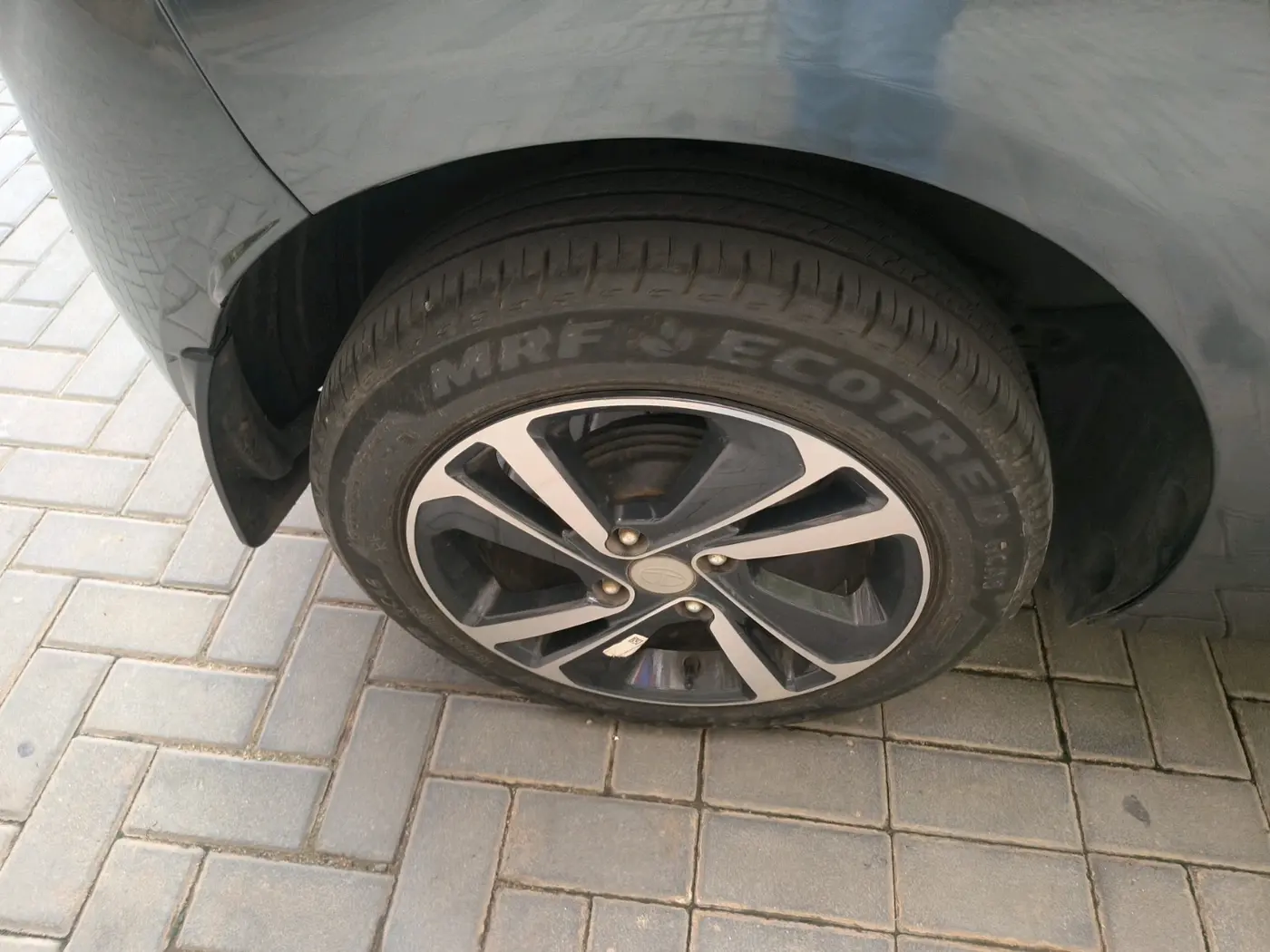 2024 Tata ALTROZ XZ PETROL, Petrol, Manual, 8,798 km, tyre