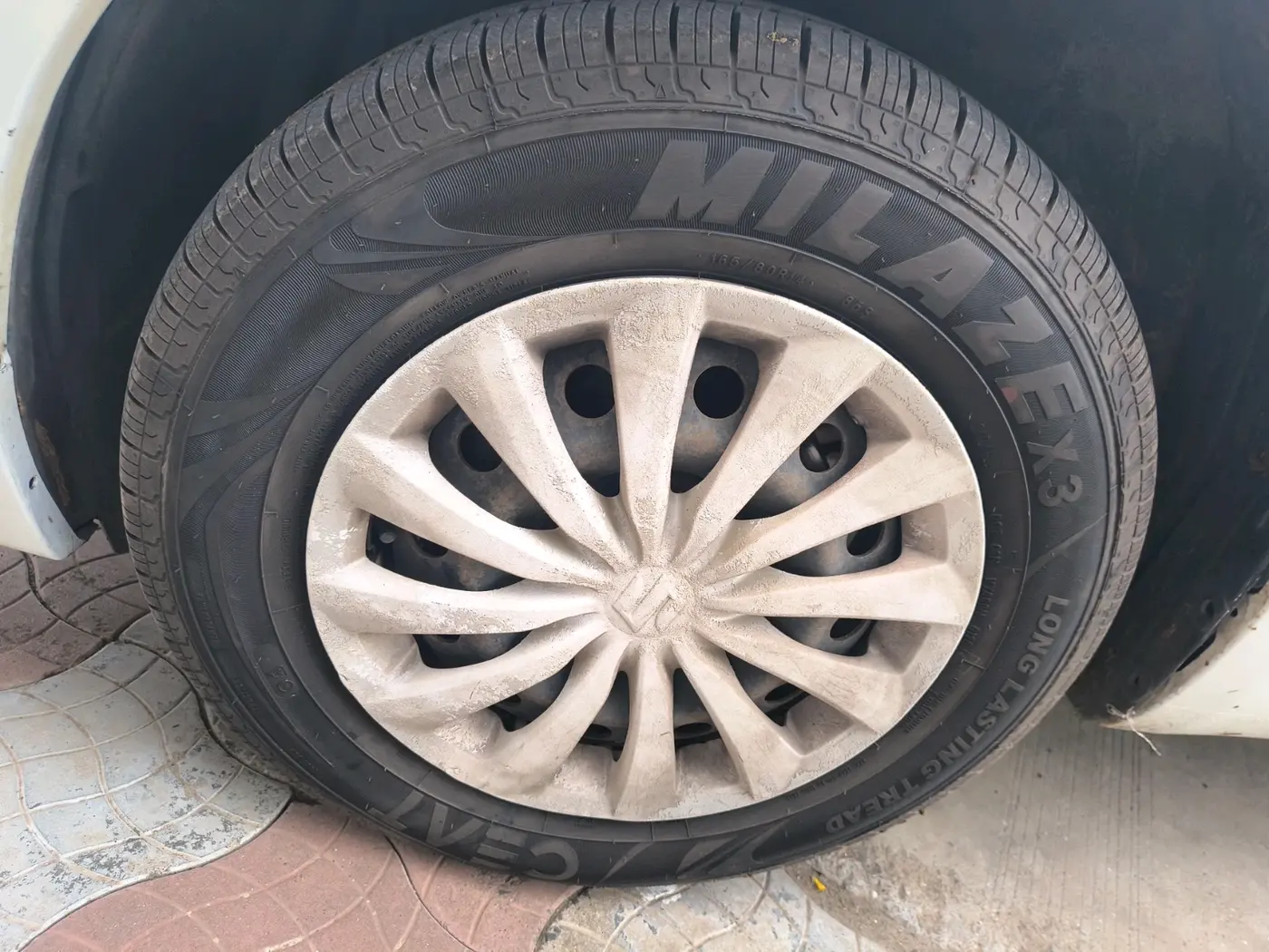 2016 Maruti Swift Dzire VDI, Diesel, Manual, 1,77,359 km, tyre