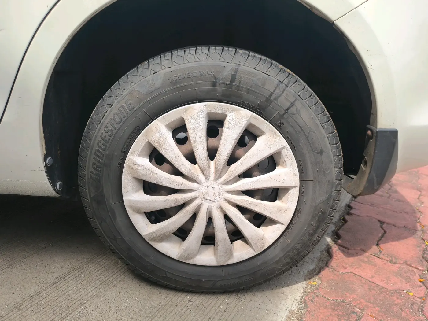 2016 Maruti Swift Dzire VDI, Diesel, Manual, 1,77,359 km, tyre