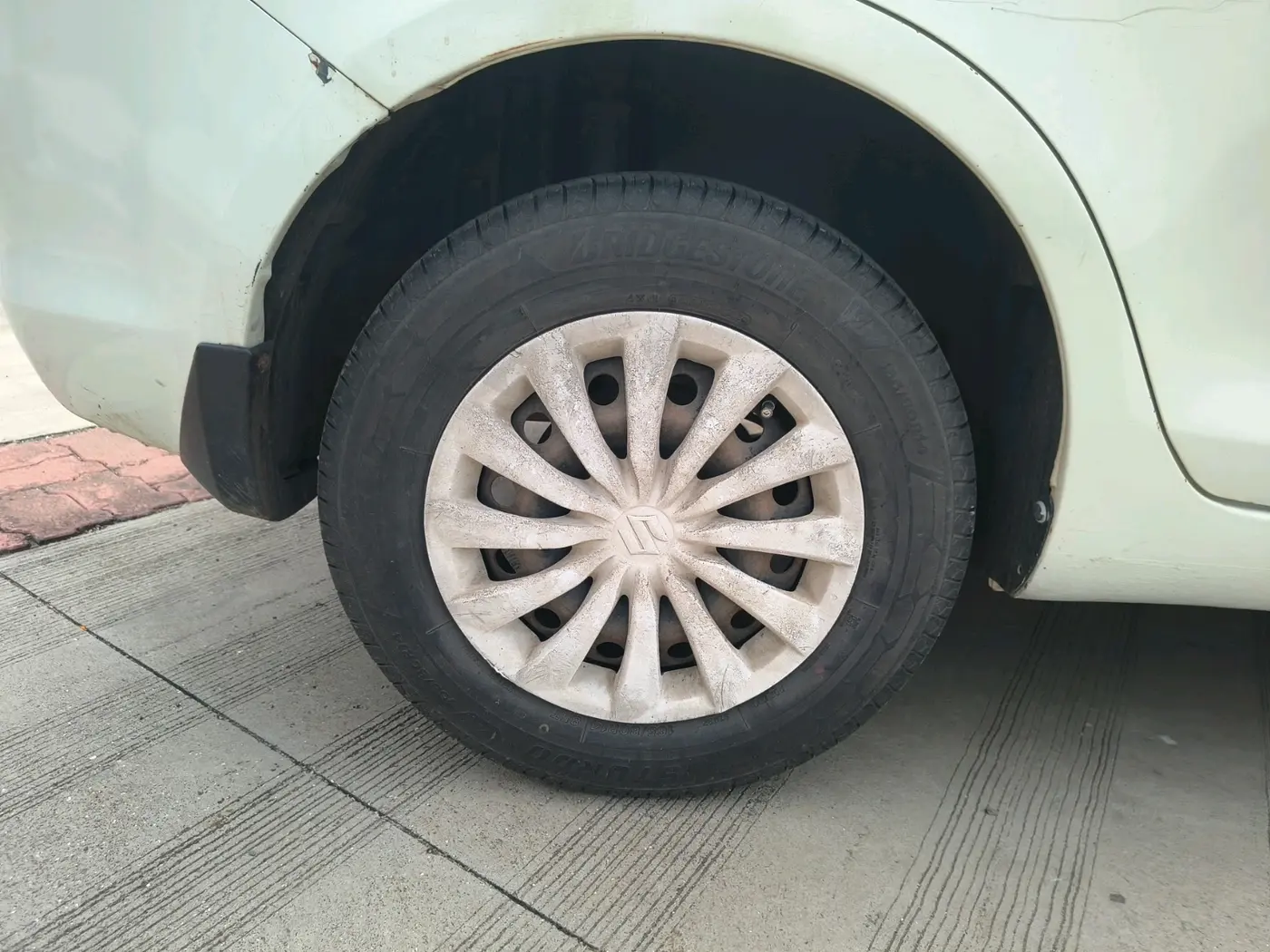 2016 Maruti Swift Dzire VDI, Diesel, Manual, 1,77,359 km, tyre