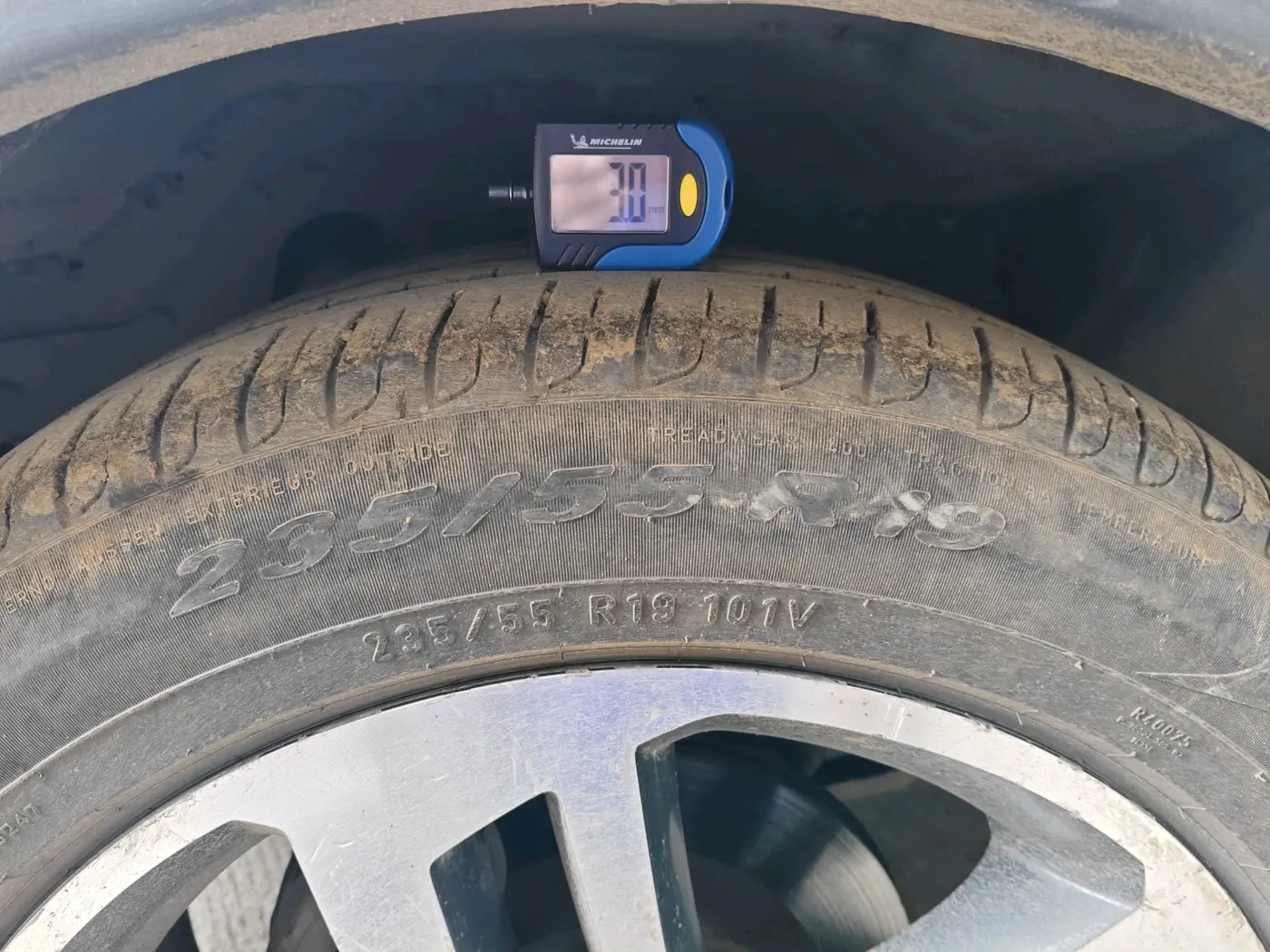 2018 Tata Hexa XT 4X2 7 STR, Diesel, Manual, 1,61,669 km, tyre