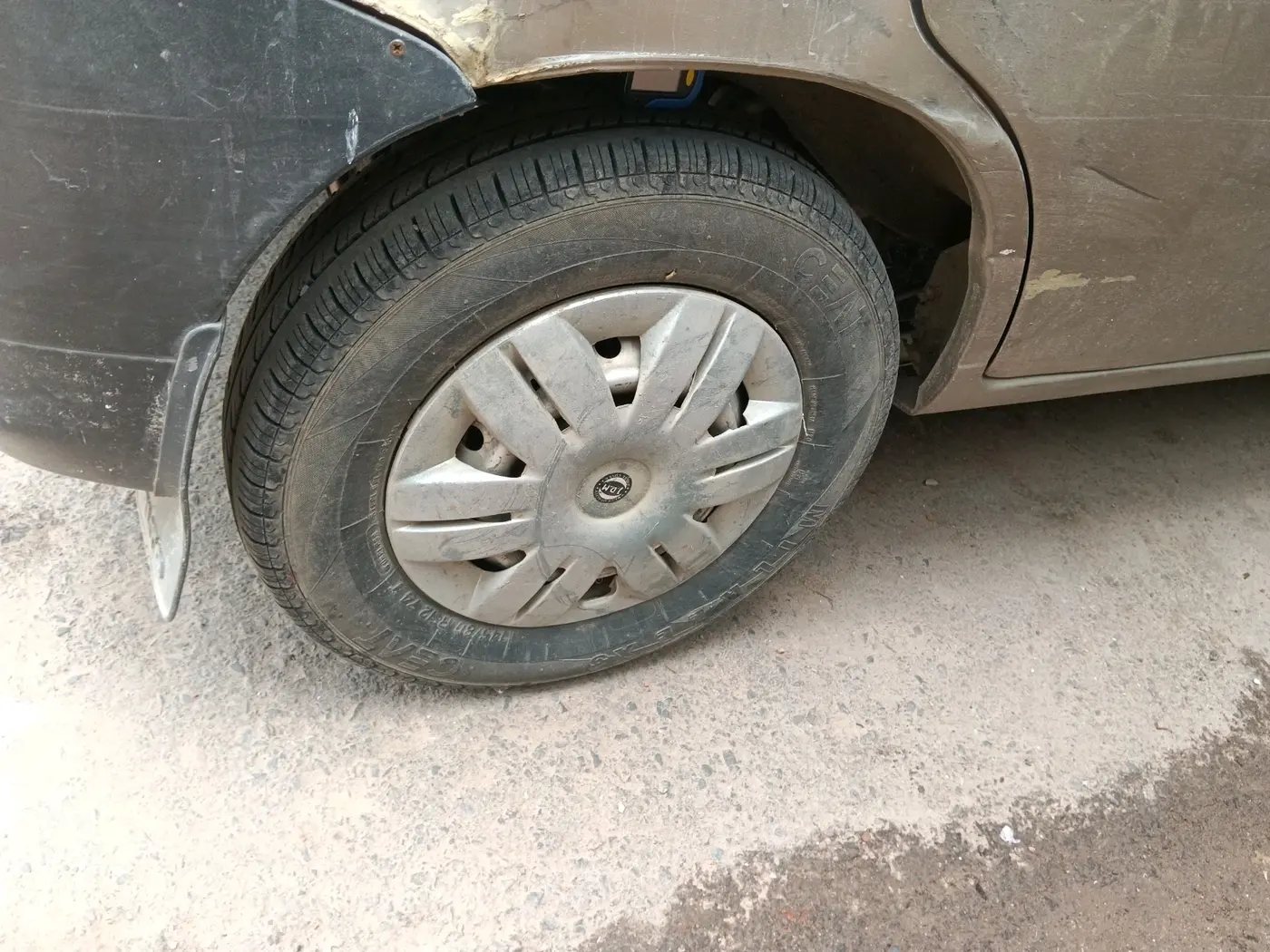 2011 Maruti Alto LXI, CNG, Manual, 1,09,315 km, tyre