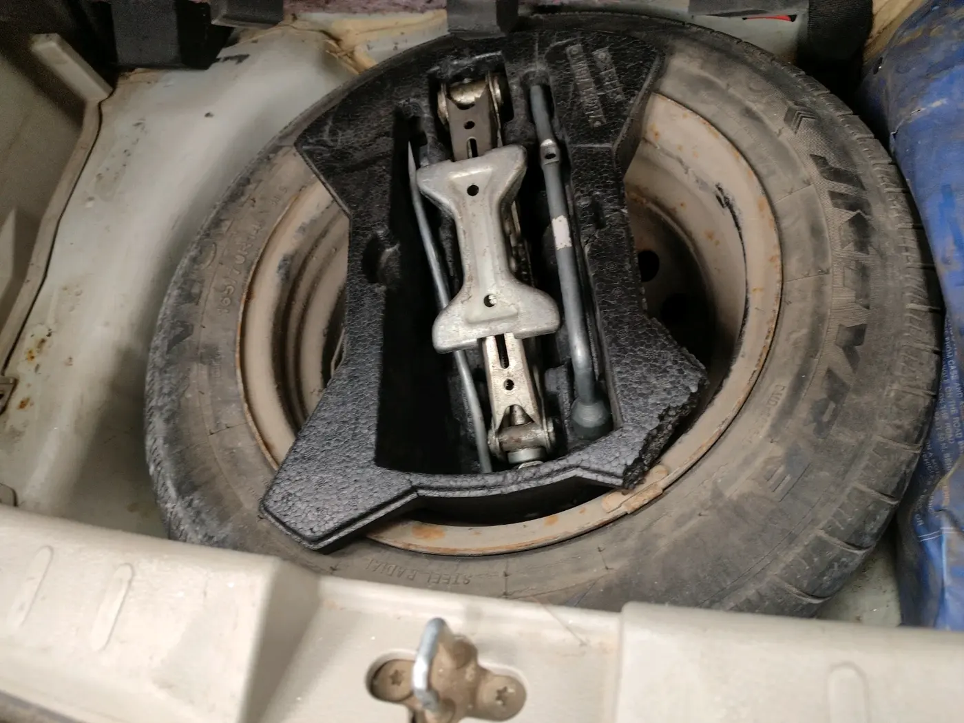 2015 Maruti Celerio VXI AMT, Petrol, Automatic, 90,721 km, tyre