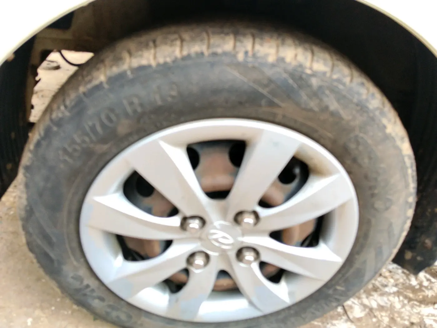 2012 Hyundai Eon MAGNA + LPG, Petrol, Manual, 1,87,254 km, tyre