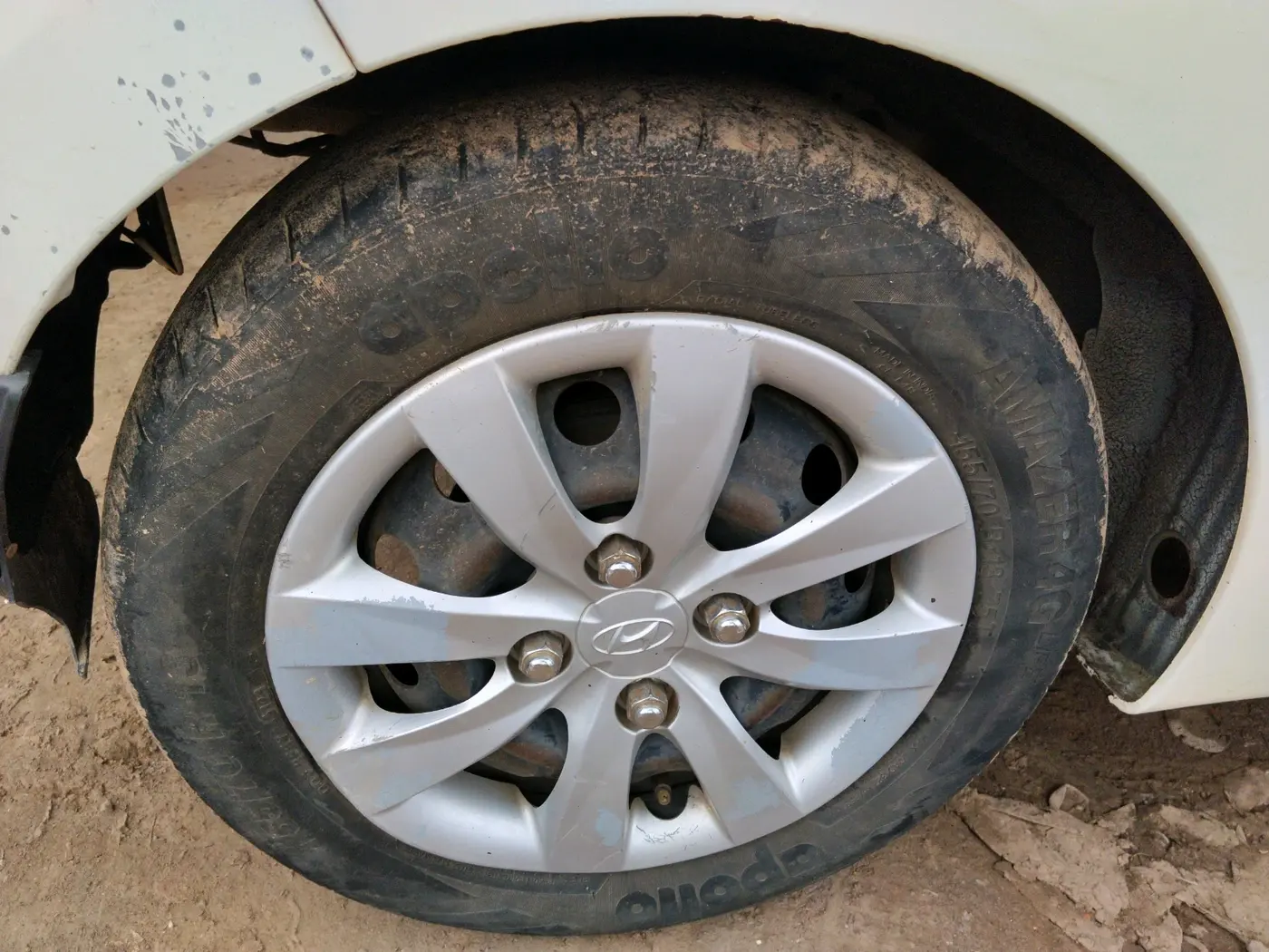 2012 Hyundai Eon MAGNA + LPG, Petrol, Manual, 1,87,254 km, tyre