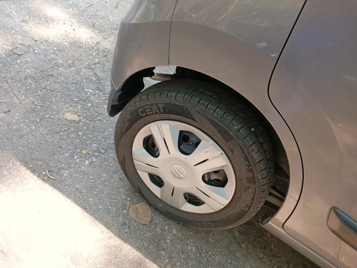 2017 Maruti Wagon R 1.0 VXI, Petrol, Manual, 17,658 km, tyre