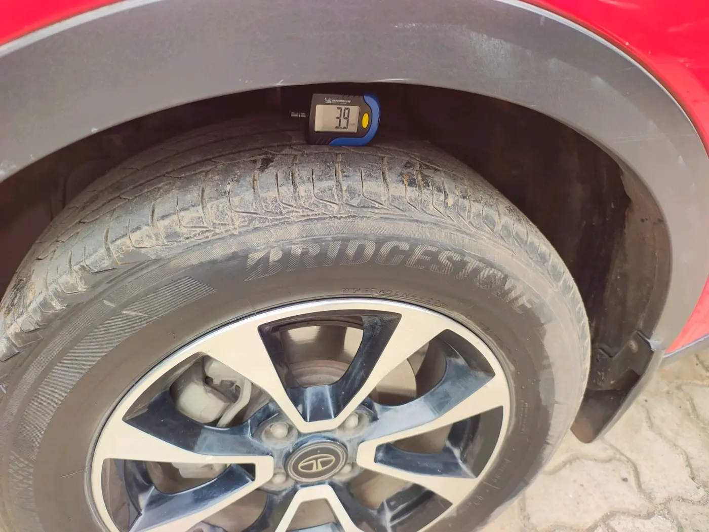 2020 Tata NEXON XZA PLUS PETROL DUAL TONE, Petrol, Automatic, 1,02,719 km, tyre