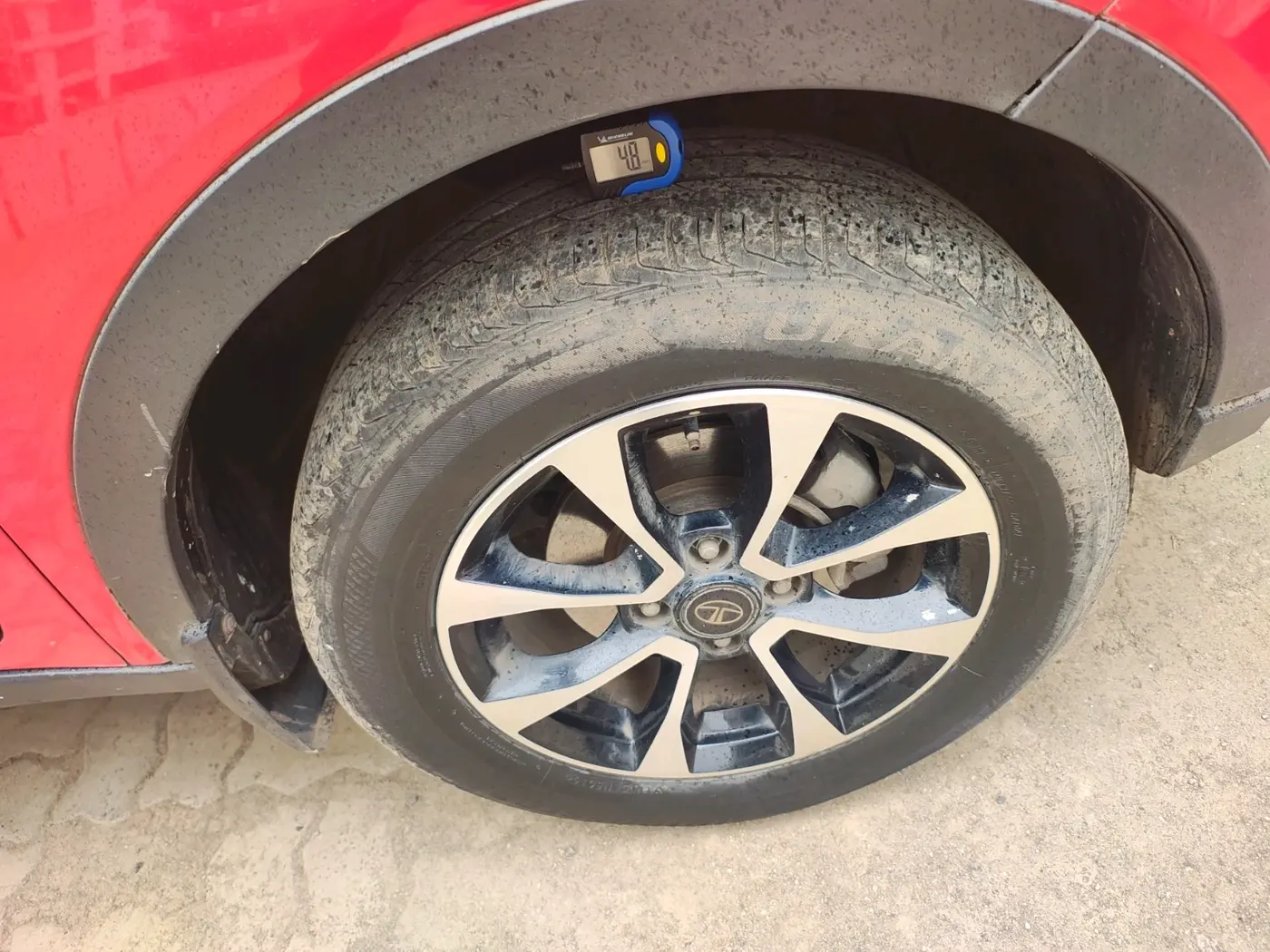 2020 Tata NEXON XZA PLUS PETROL DUAL TONE, Petrol, Automatic, 1,02,719 km, tyre